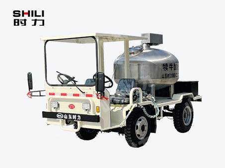 1方電動(dòng)四輪犢牛喂奶車(chē)（立式罐、帶攪拌）