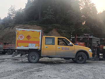 廣西1噸無軌防爆器材運(yùn)輸車